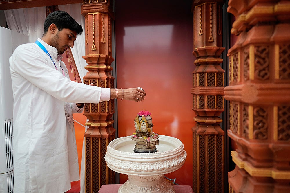 | Photo: AP/Rebecca Blackwell : Pavitra Patel prays inside the Hindu room